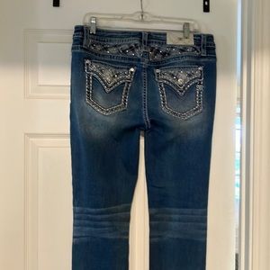 Miss me size 32 fits a size 10 or 12 lady mid rise, straight leg, notched hems